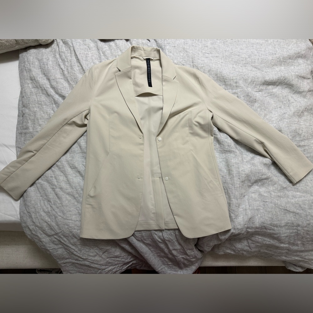 Lululemon Venture Blazer Beige